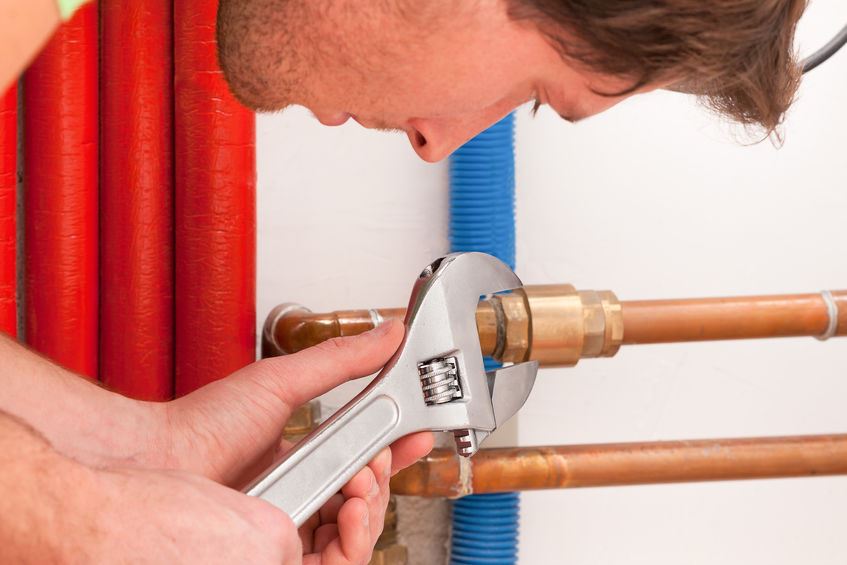 Plumber at work in Montebello, CA | Pro Plumbers California