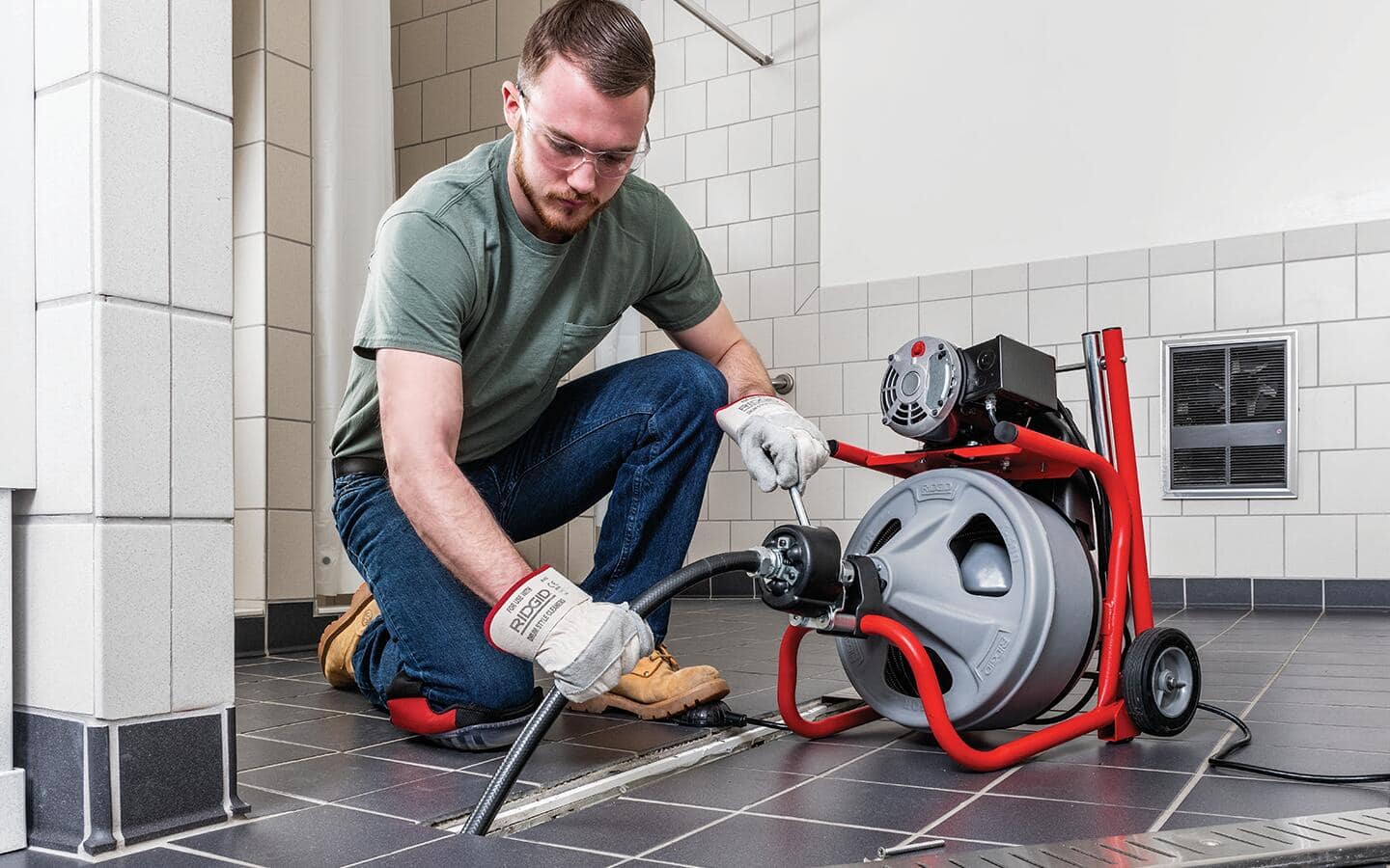 Plumber at work in Hawaiian Gardens, CA | Pro Plumbers California Plumber at work in Hawaiian Gardens, CA | Pro Plumbers California